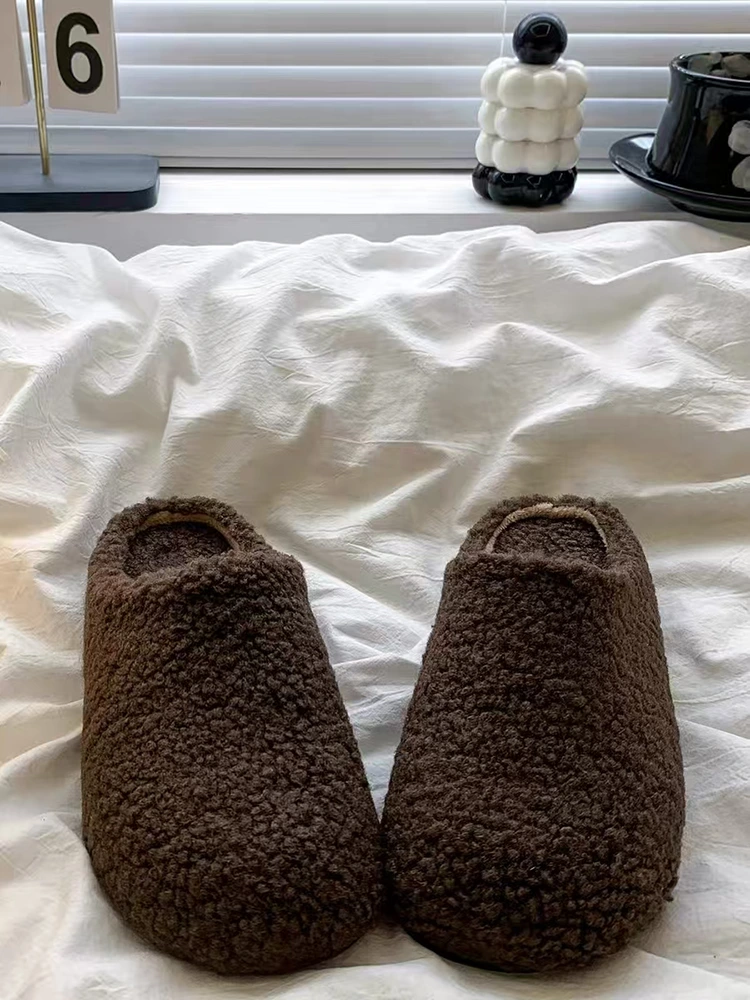 Šlepetės moterims Šlepetės moterims